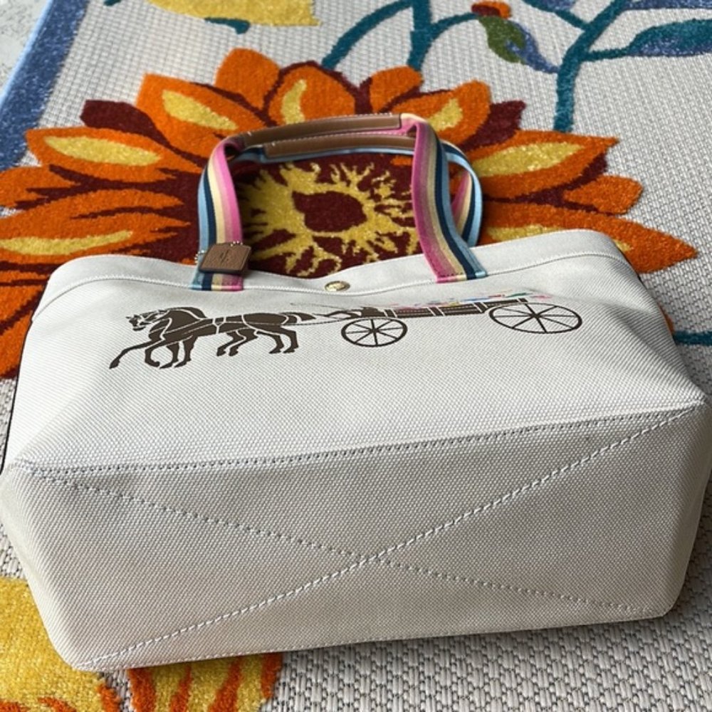 Coach Tote With Dreamy Veggie Horse And Carriage Natural Multi - Picture 12 of 16